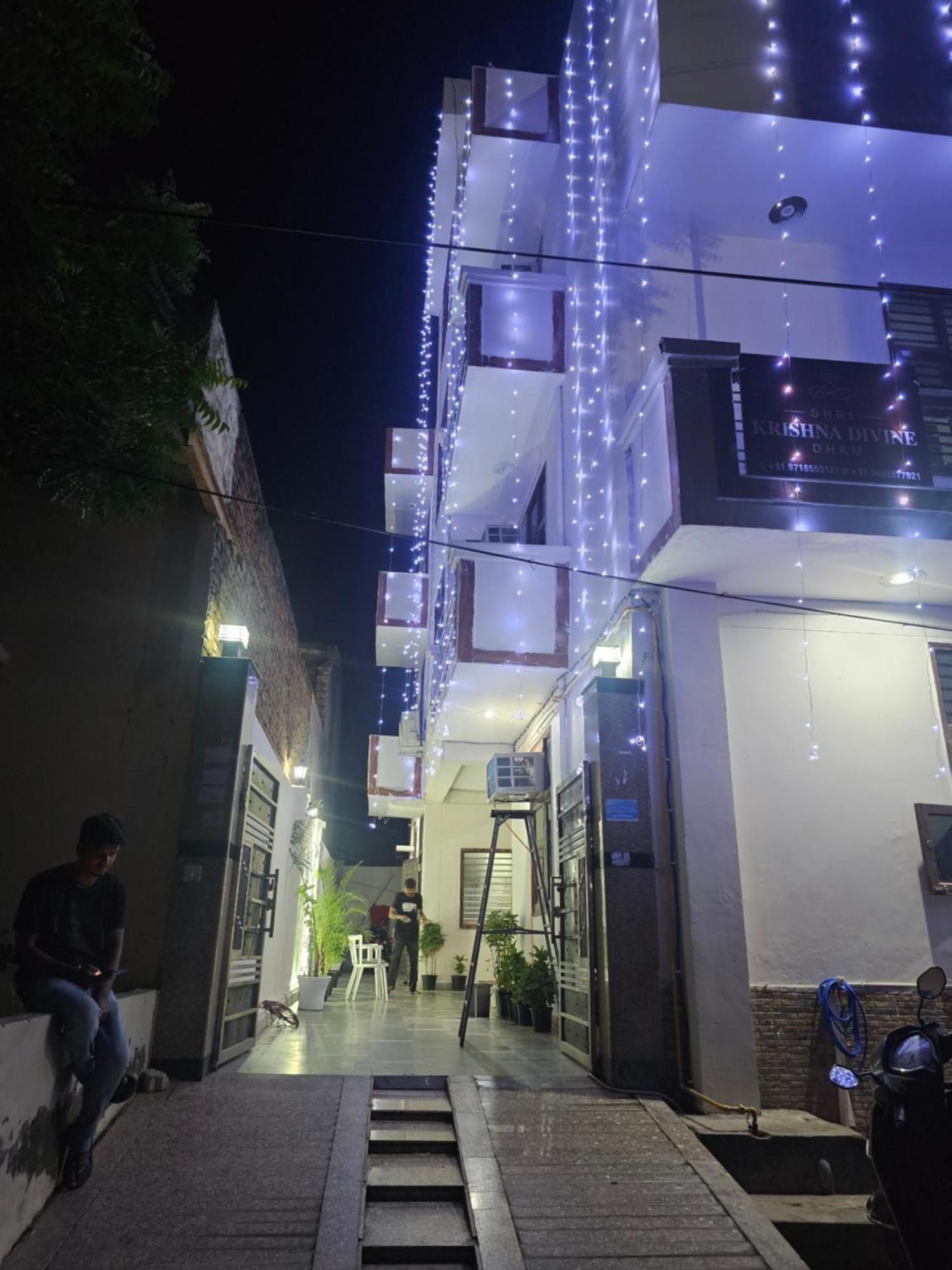 Hotel Shri Krishna Divine Dham Mathura Exteriér fotografie